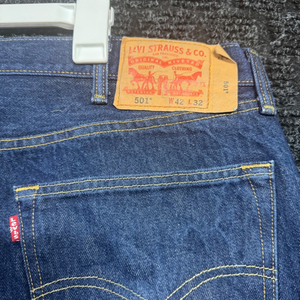 Levis 501 Original Fit Jeans Mens 42x32 Dark Wash Straight Leg Button Fly Denim